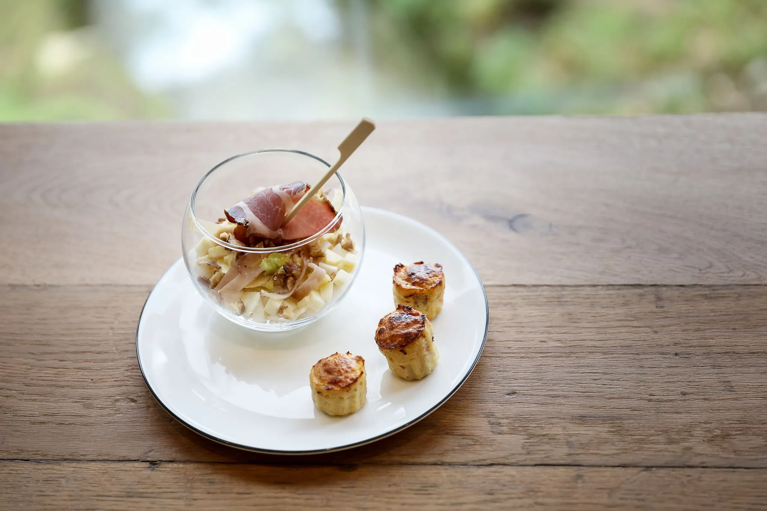 Entrée gastronomique avec verrine et bouchées croustillantes - Restaurant Salins les Bains - Domaine La Scierie